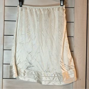 Vintage Nylon Mel-Lin Half Slip Size M